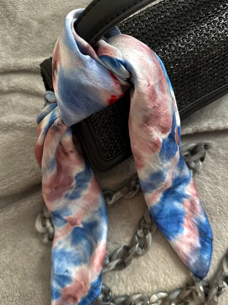 Image of Untitled by , size: 53 cm*53 cm, priced at €40 Photo 2 of 4.